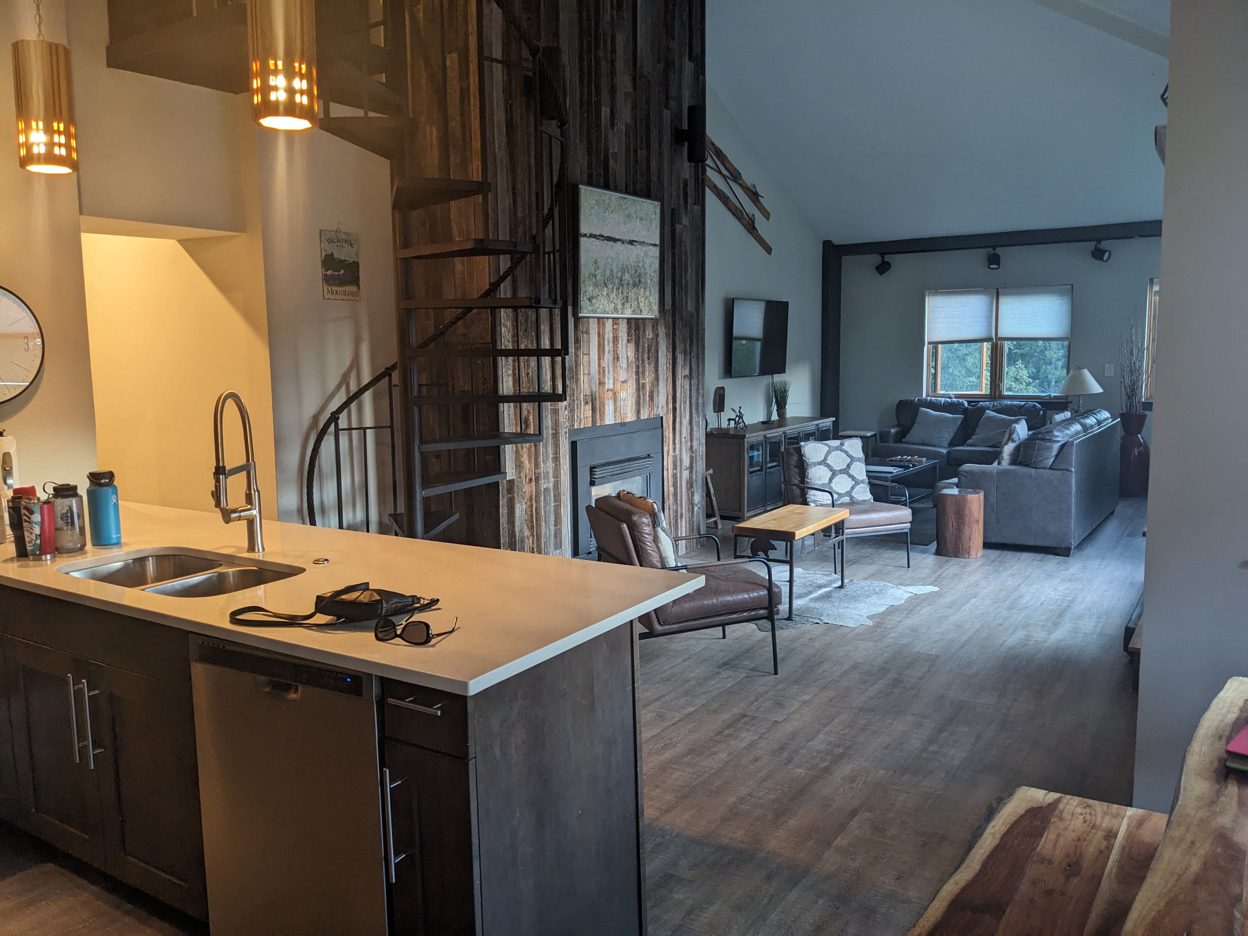 PXL 20240731 020237873