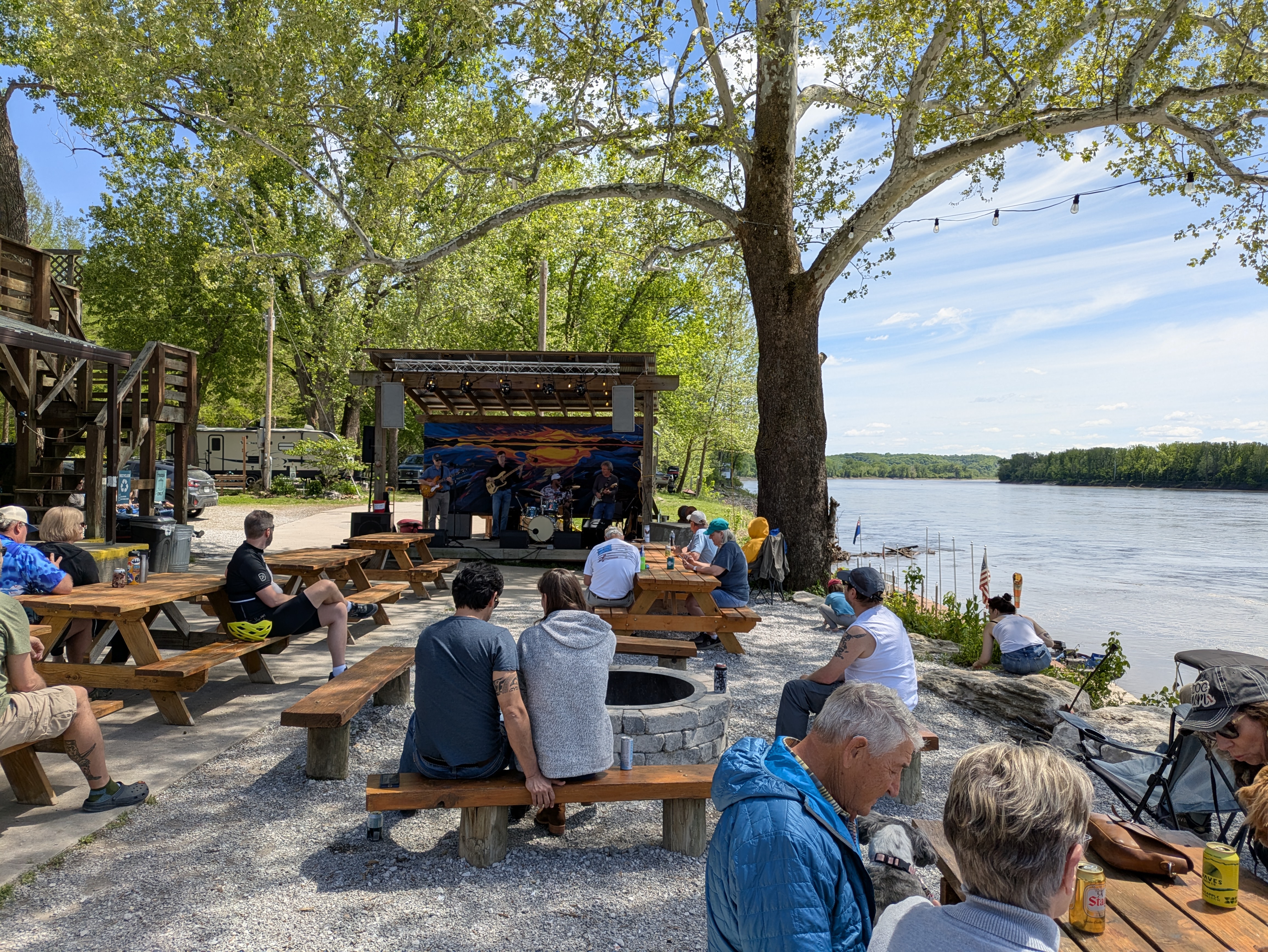 PXL 20250504 191540170.RAW 01.MP.COVER