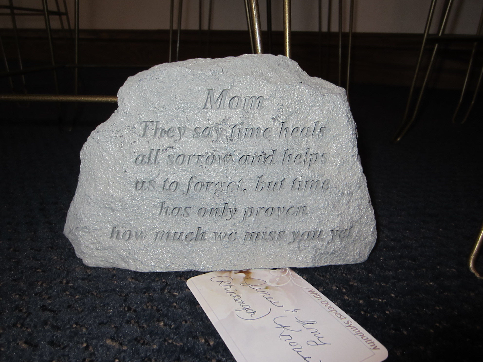 JamesandAmyKnowsMomStone