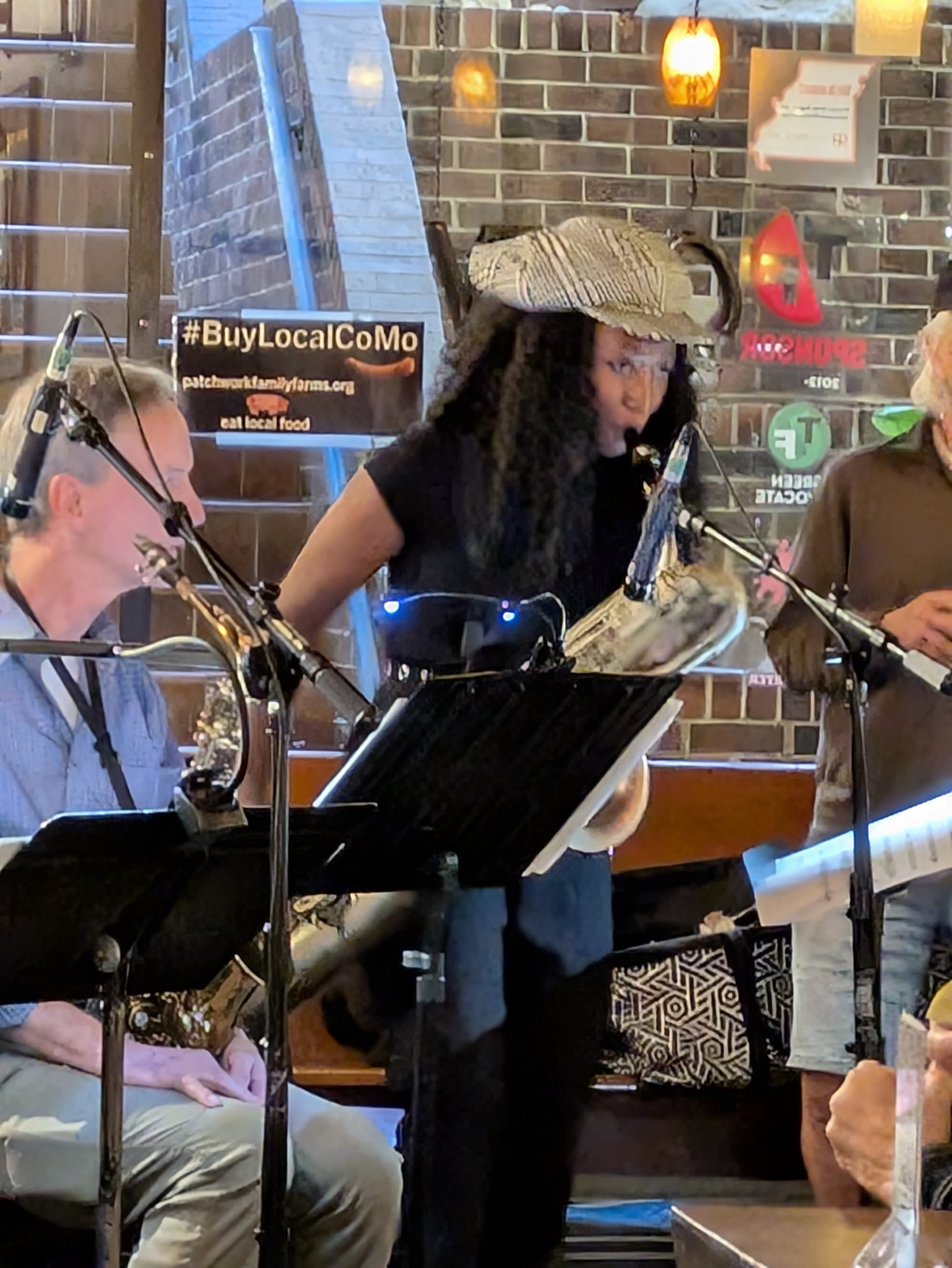 PXL 20250527 012105867.RAW 01.COVER