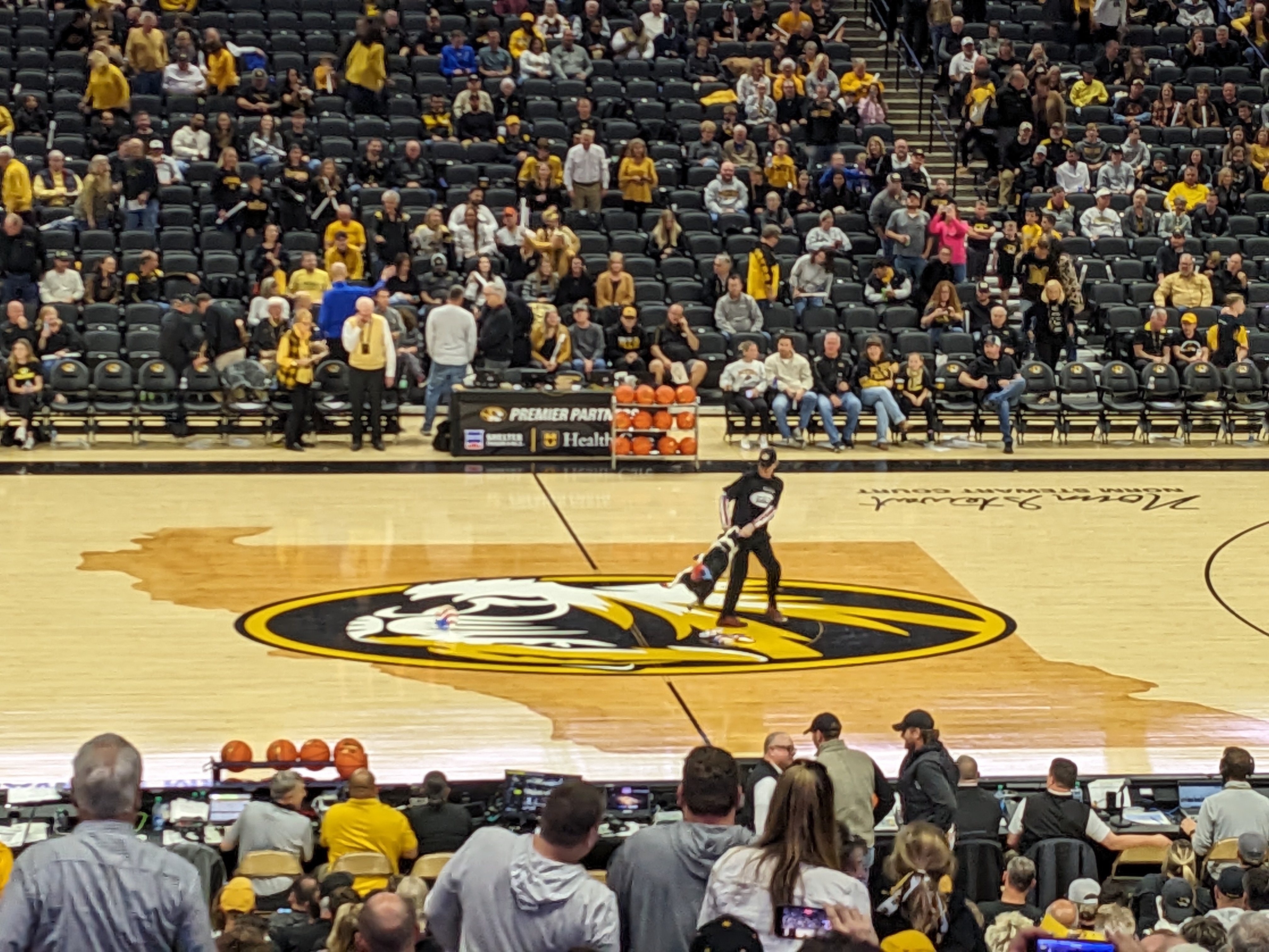 PXL 20231111 030124443