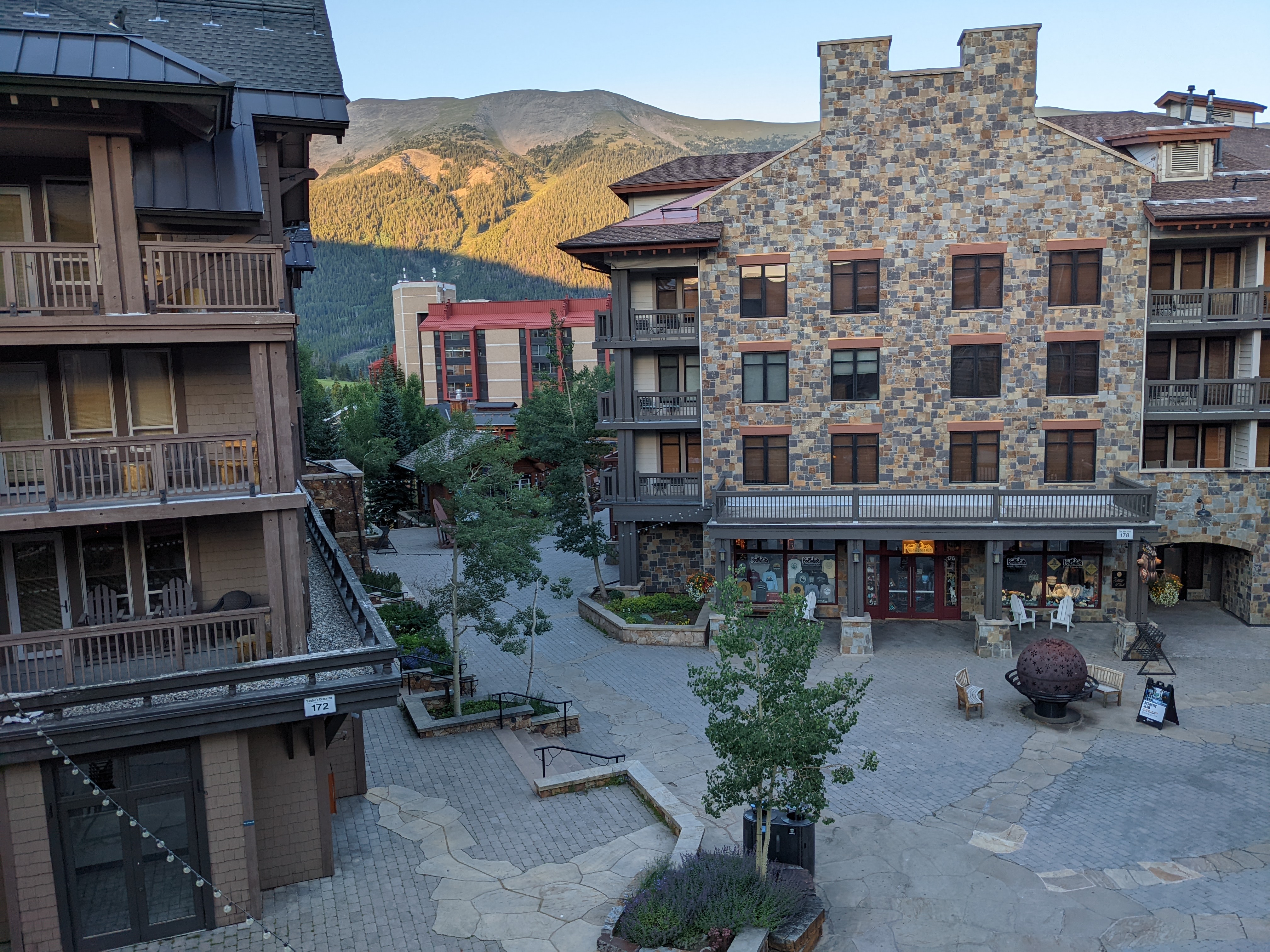 PXL 20220810 014441753