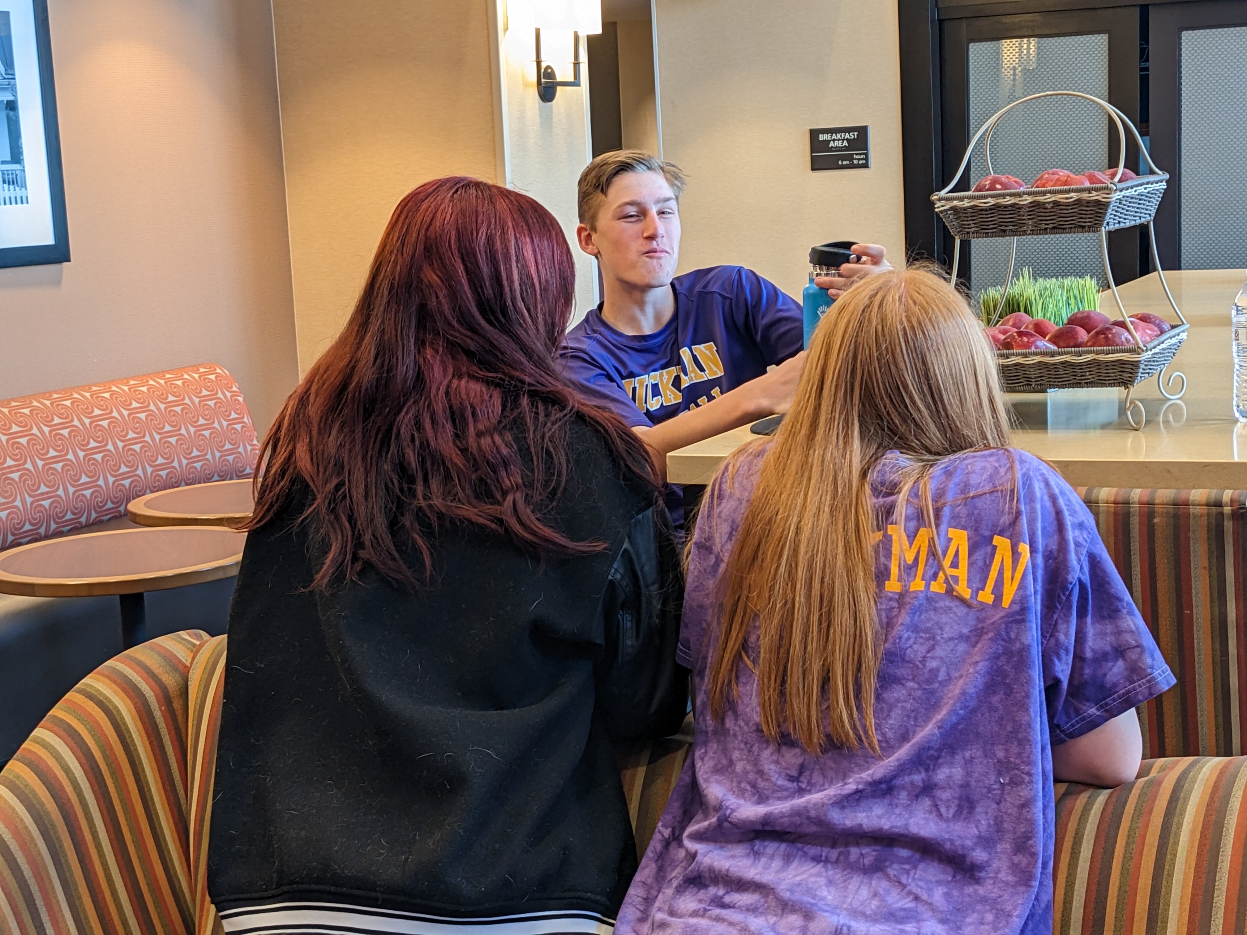 PXL 20230327 194304809