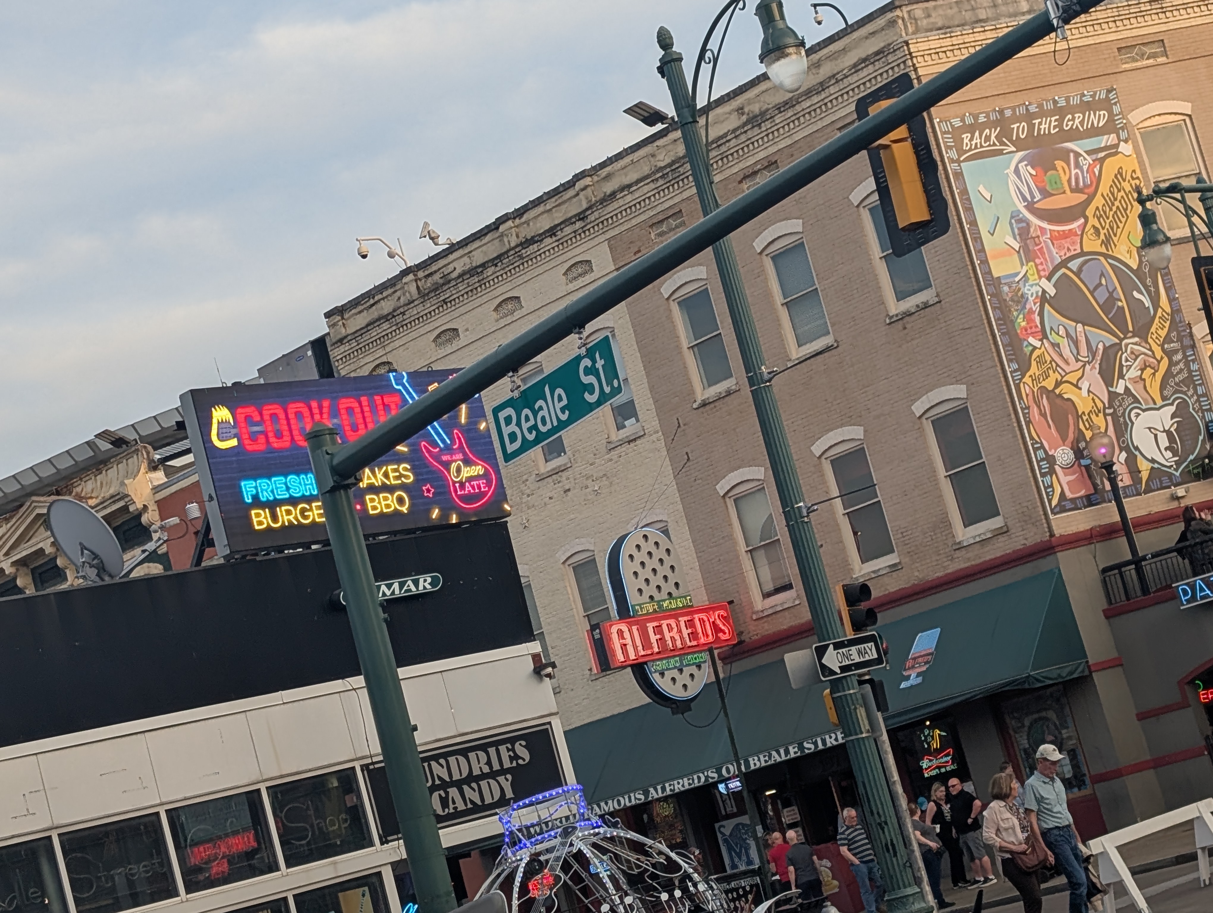 PXL 20250327 234814014