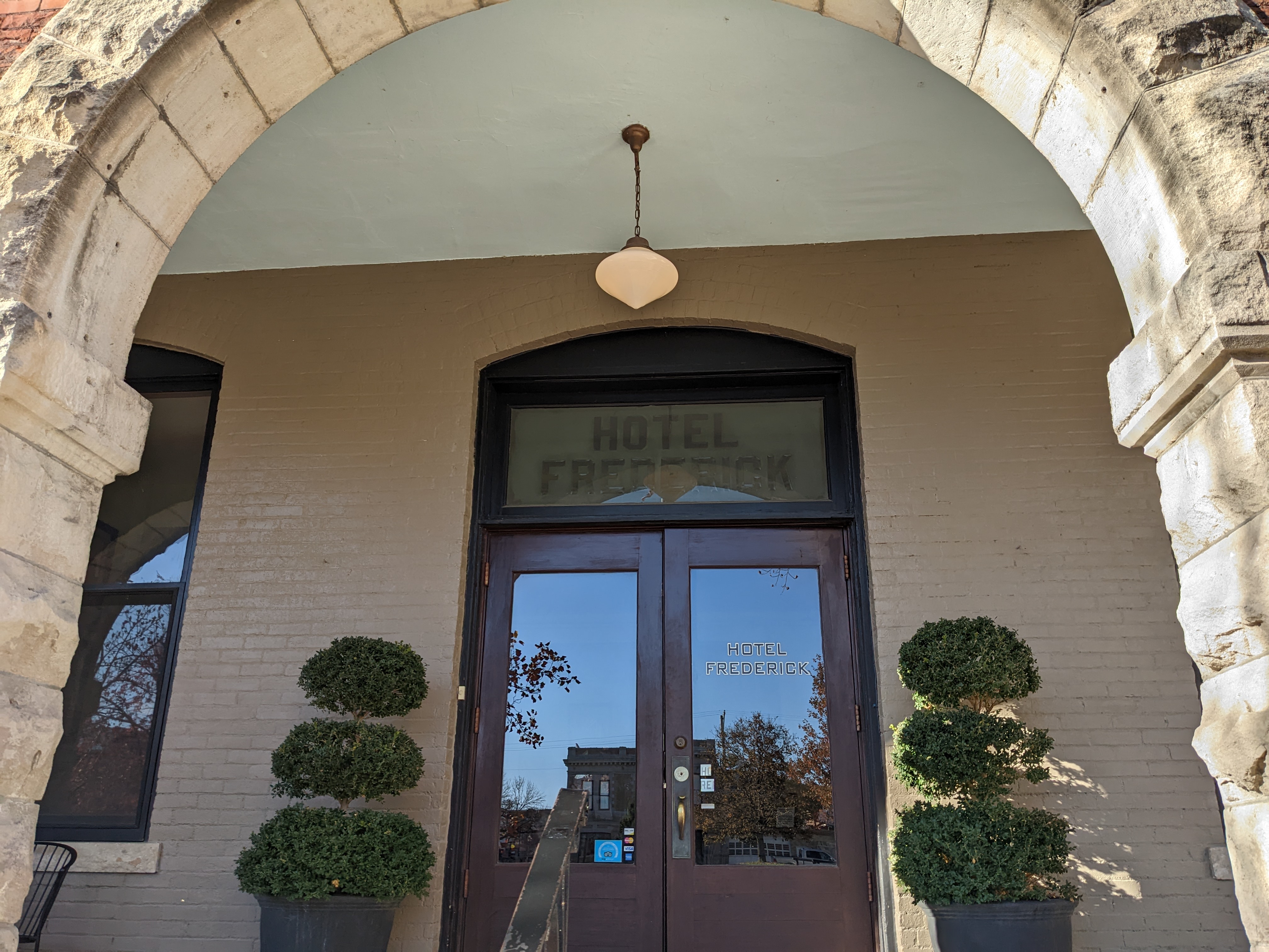 PXL 20221101 211319860