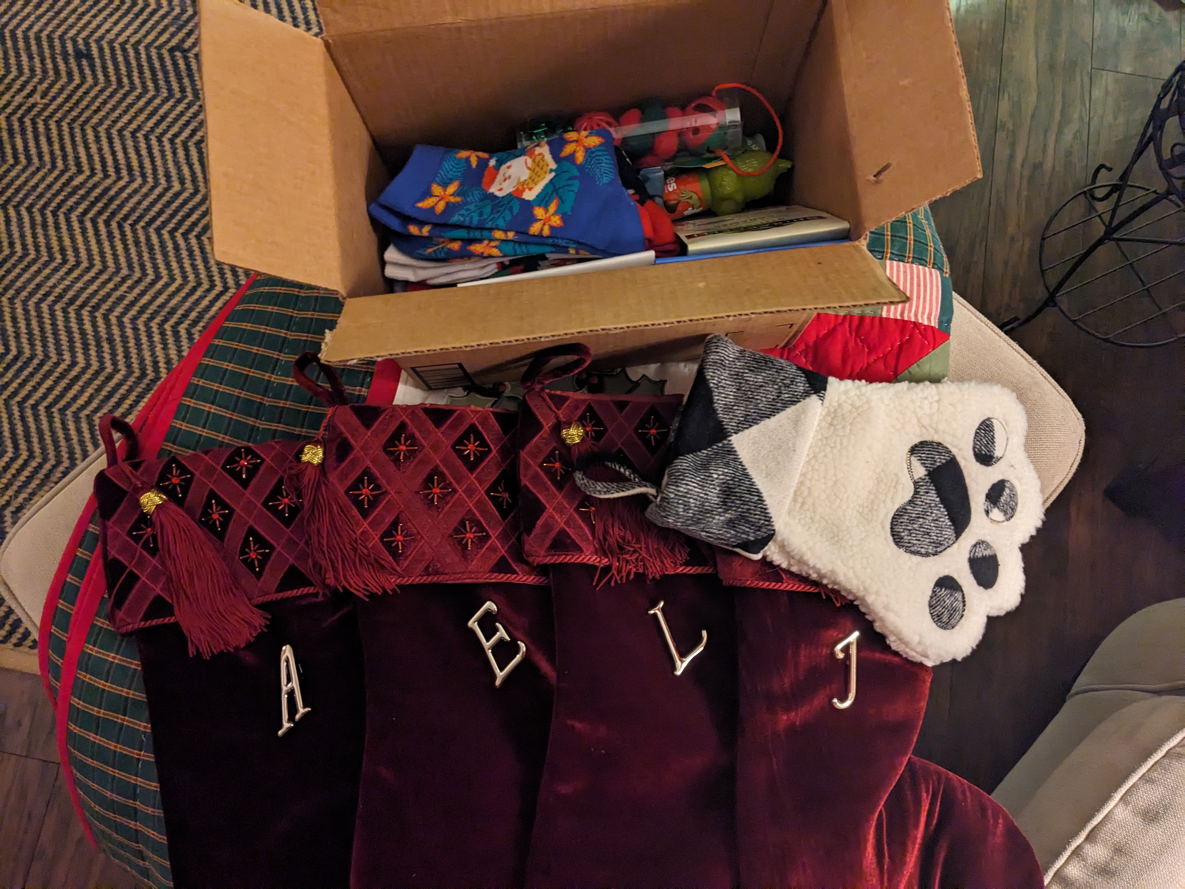 PXL 20231225 004425969