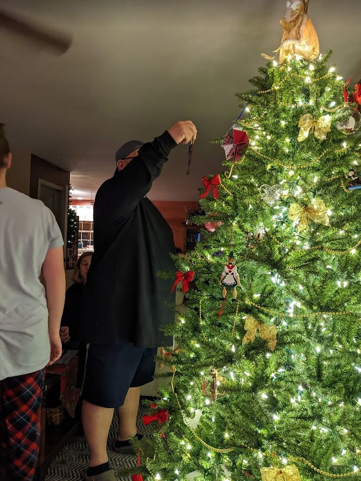 PXL 20221126 Decorating1