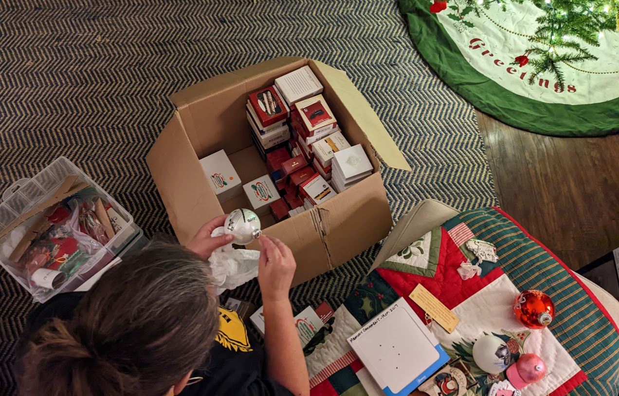 PXL 20221126 Decorating2