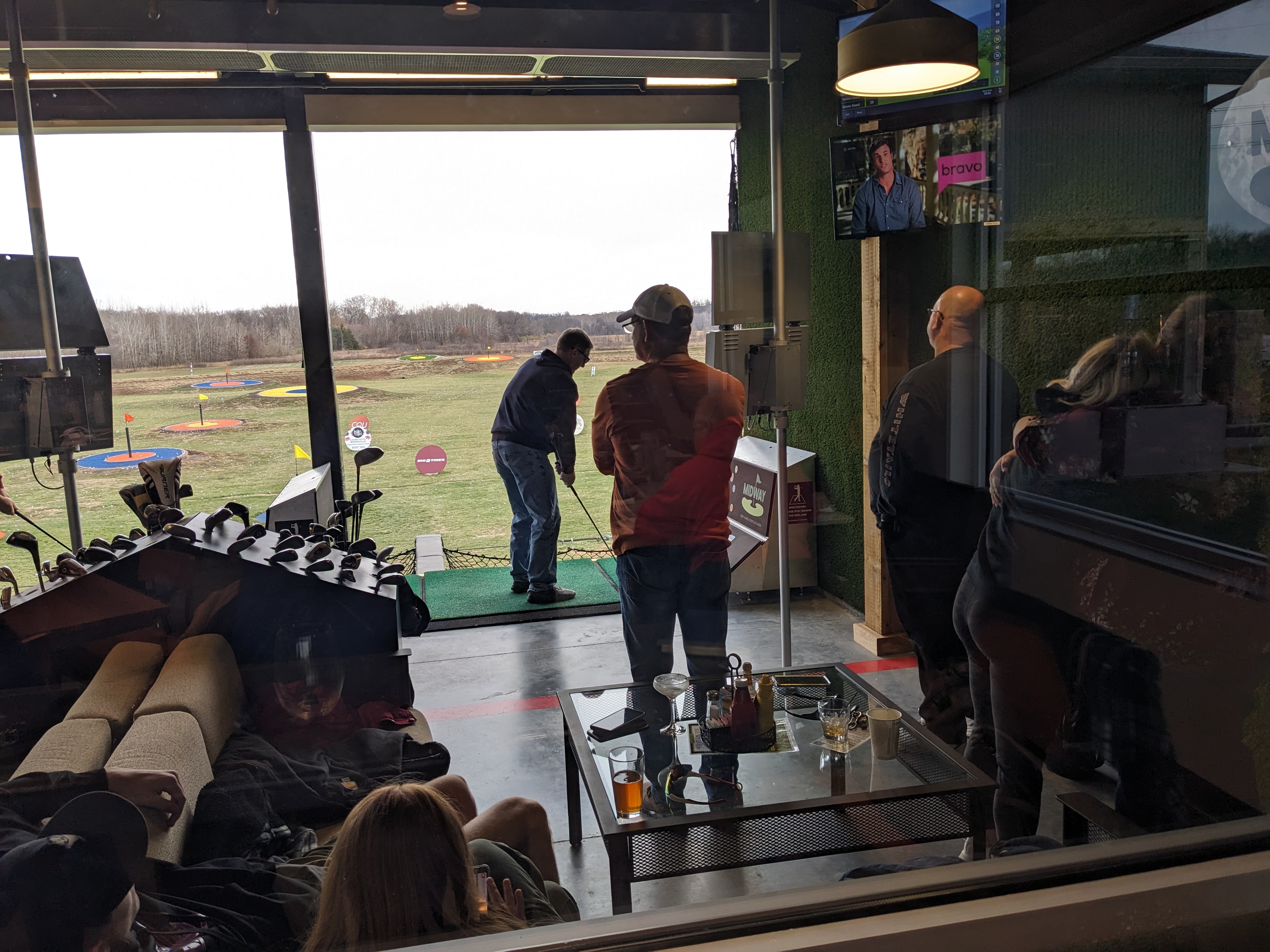 PXL 20231124 205048571