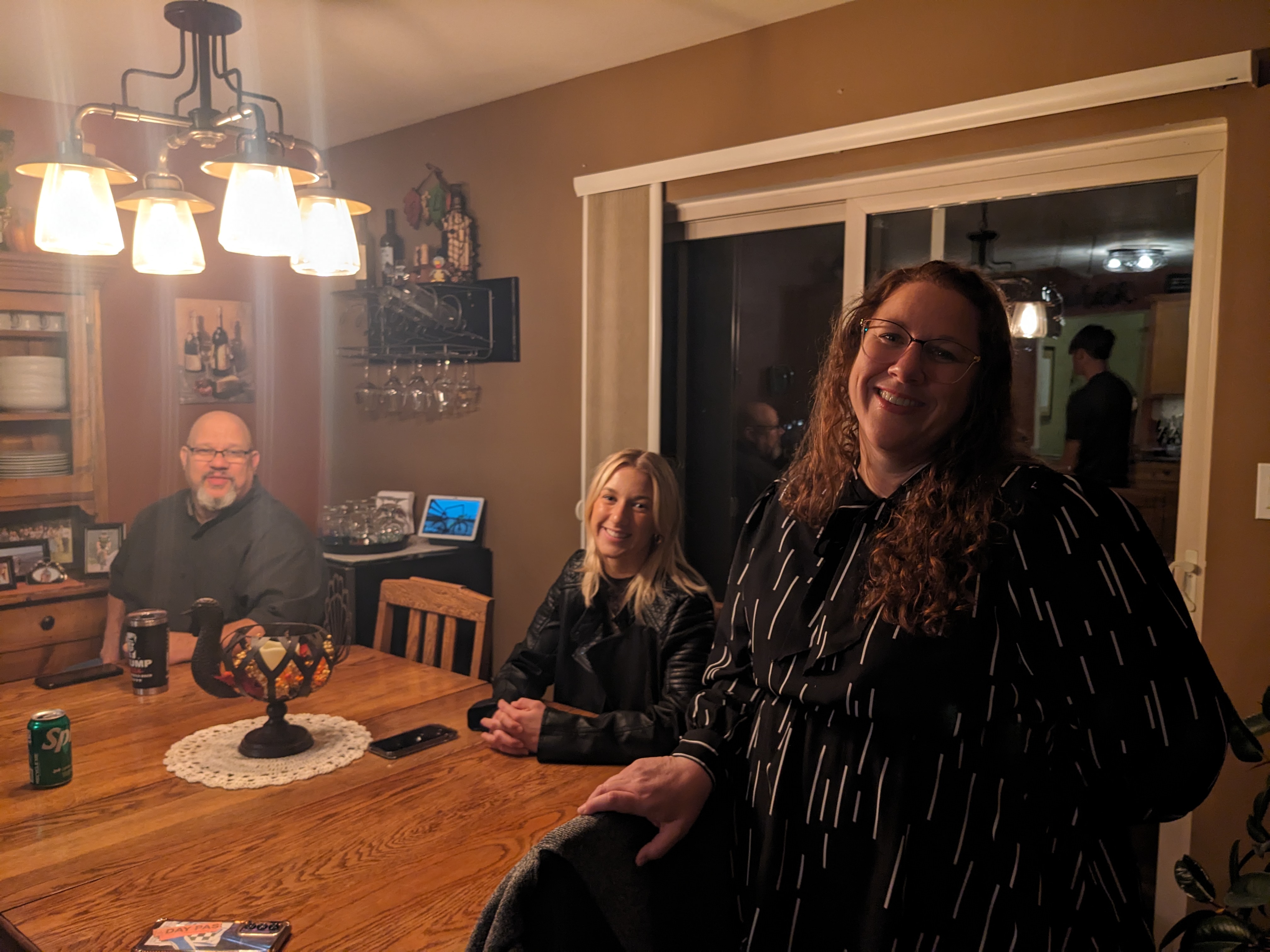 PXL 20241128 234549637