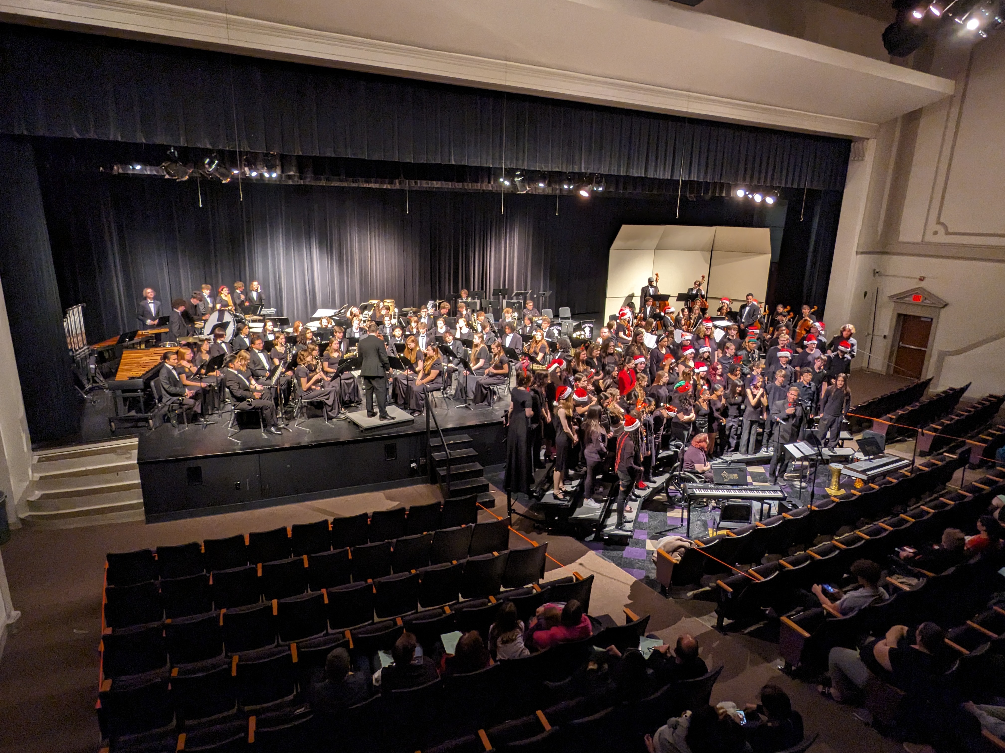 PXL 20231215 015712341