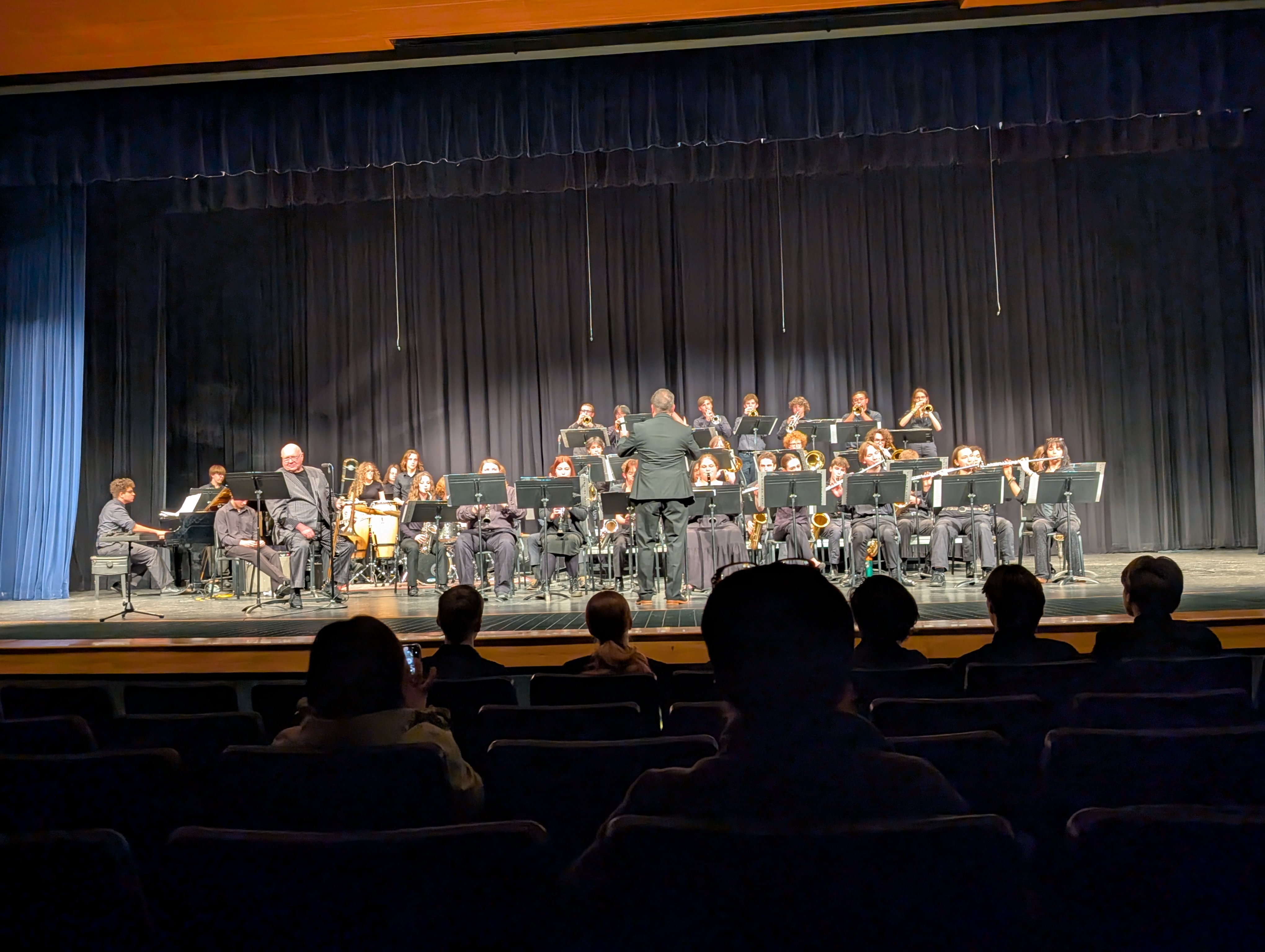 PXL 20250407 231242954