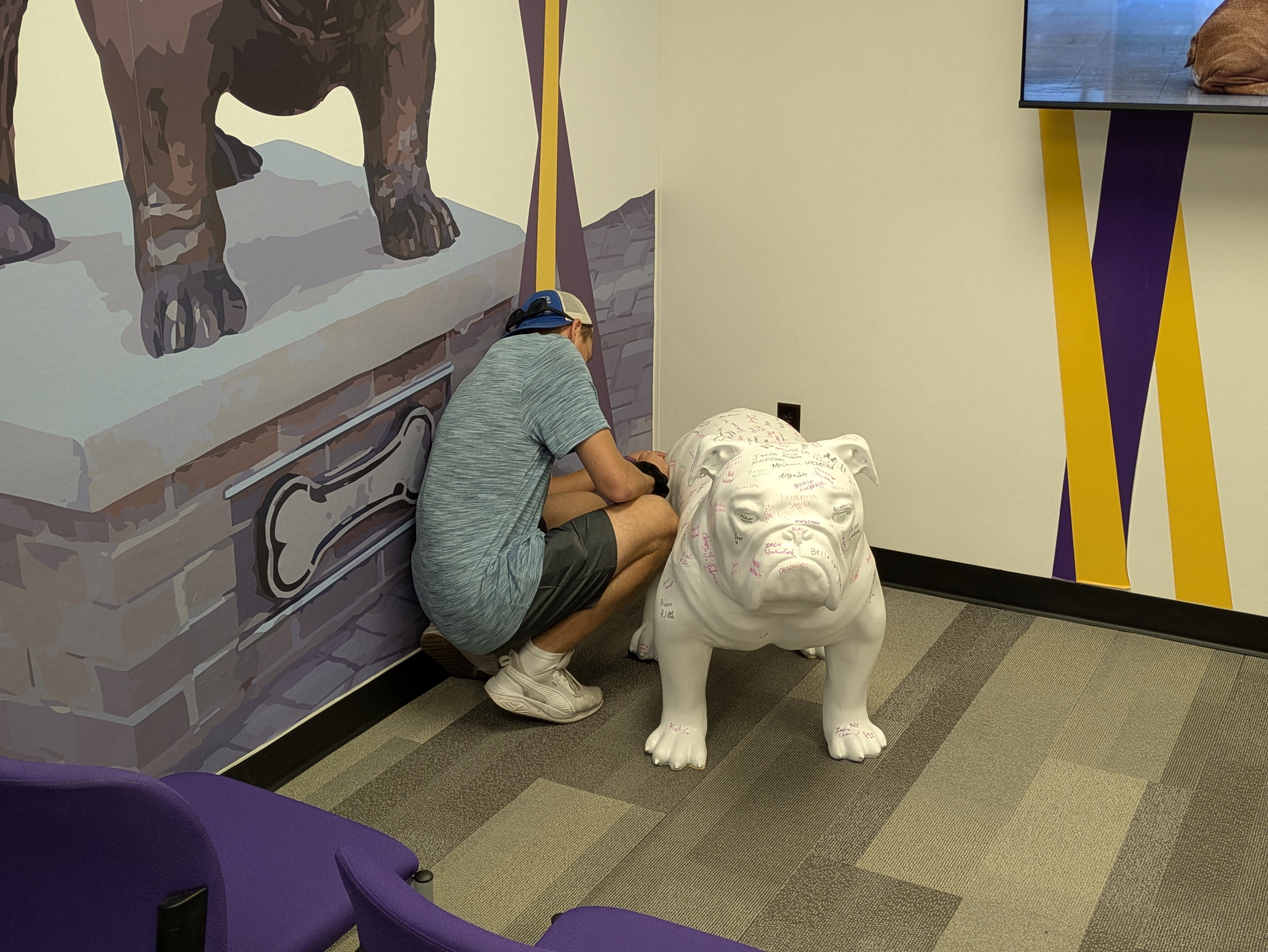 PXL 20250922 180005710.RAW 01.COVER