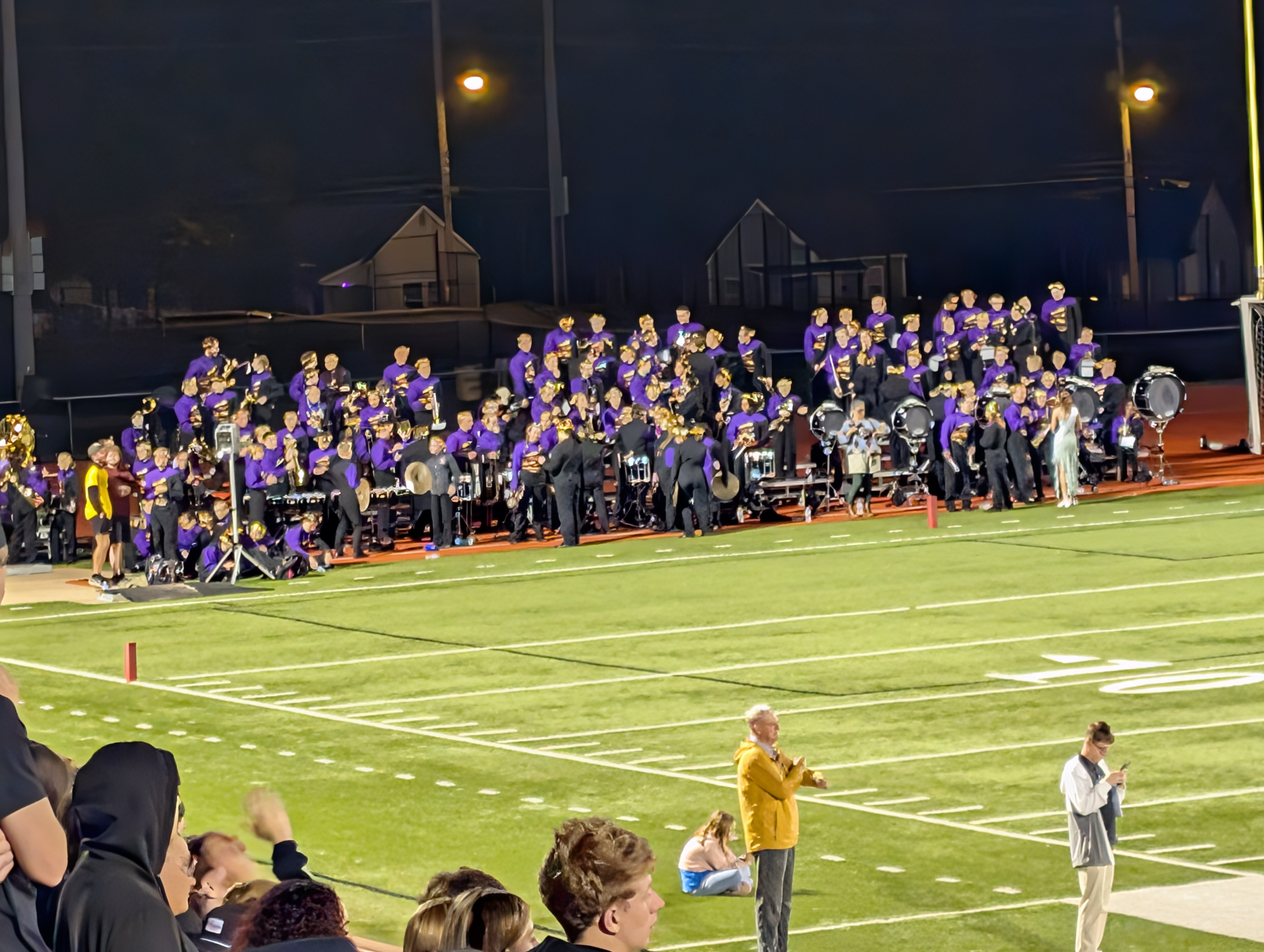 PXL 20251011 005647832