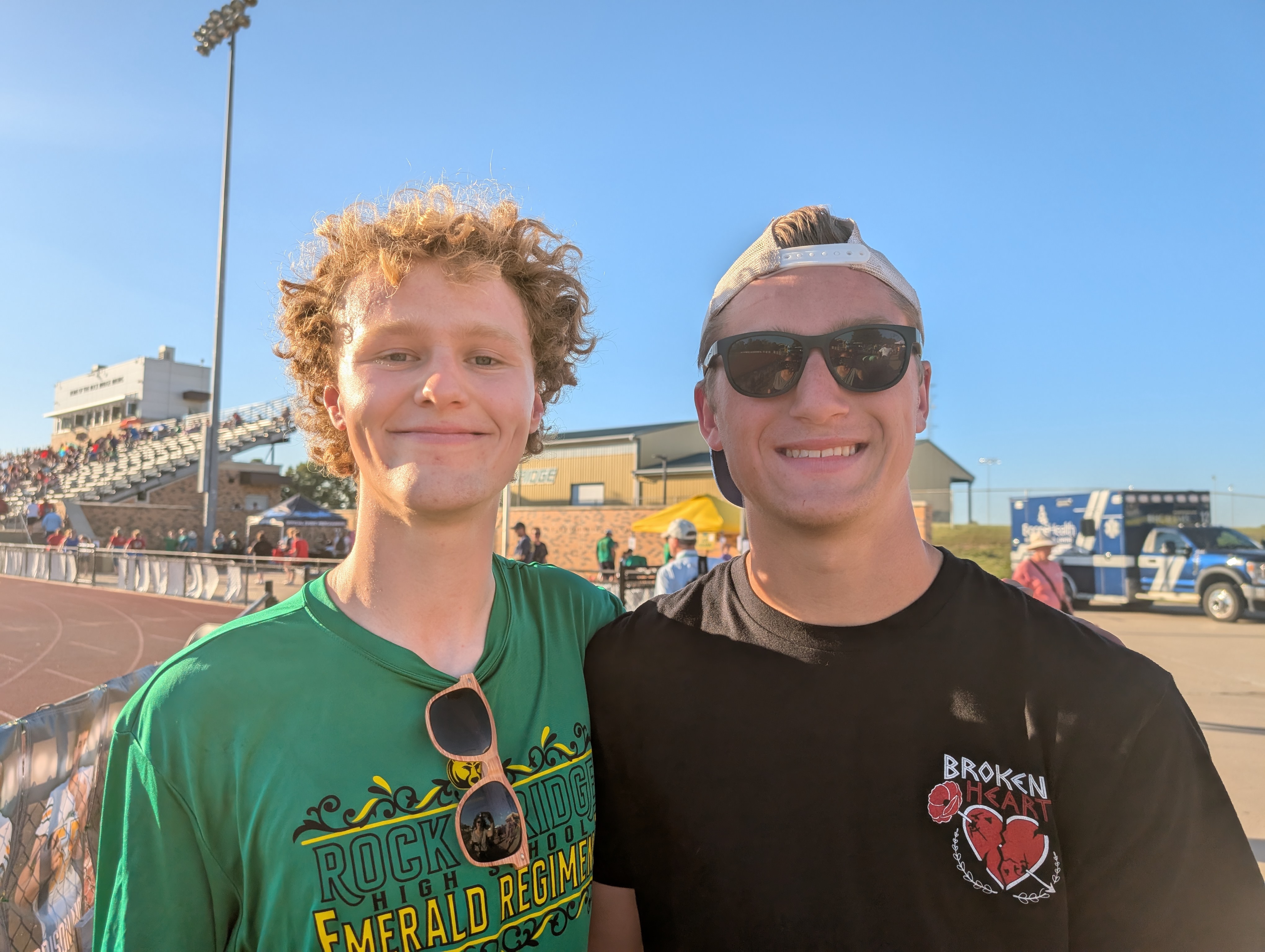 PXL 20251004 221428027