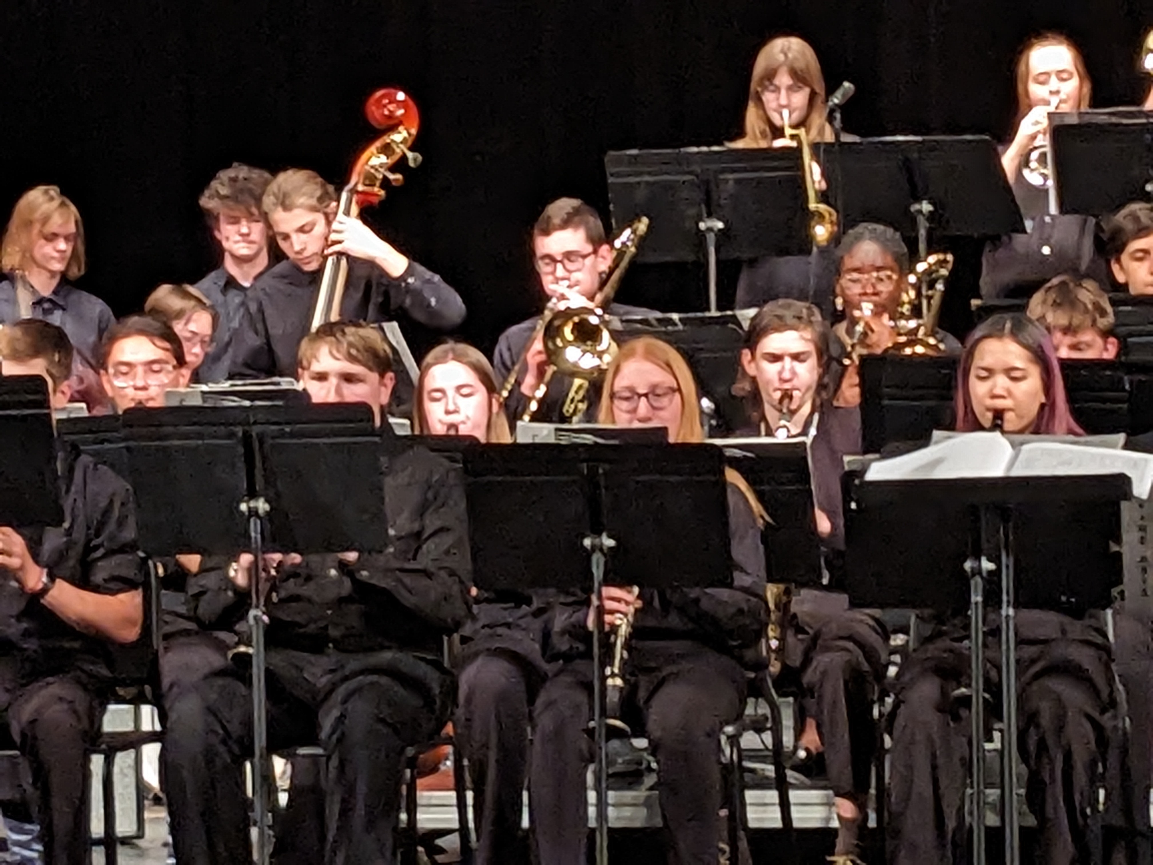 PXL 20230419 232702707