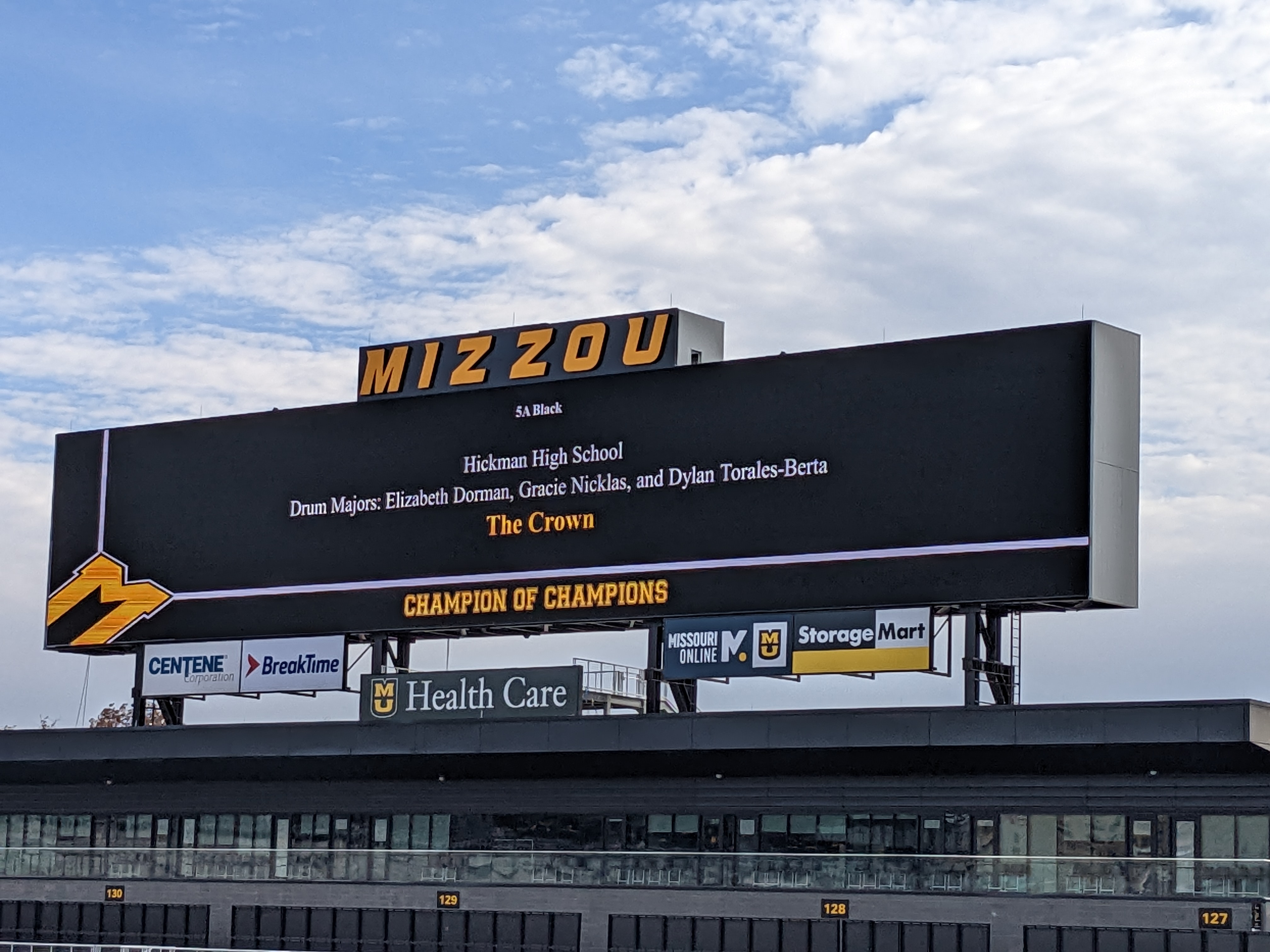 PXL 20221015 205143806