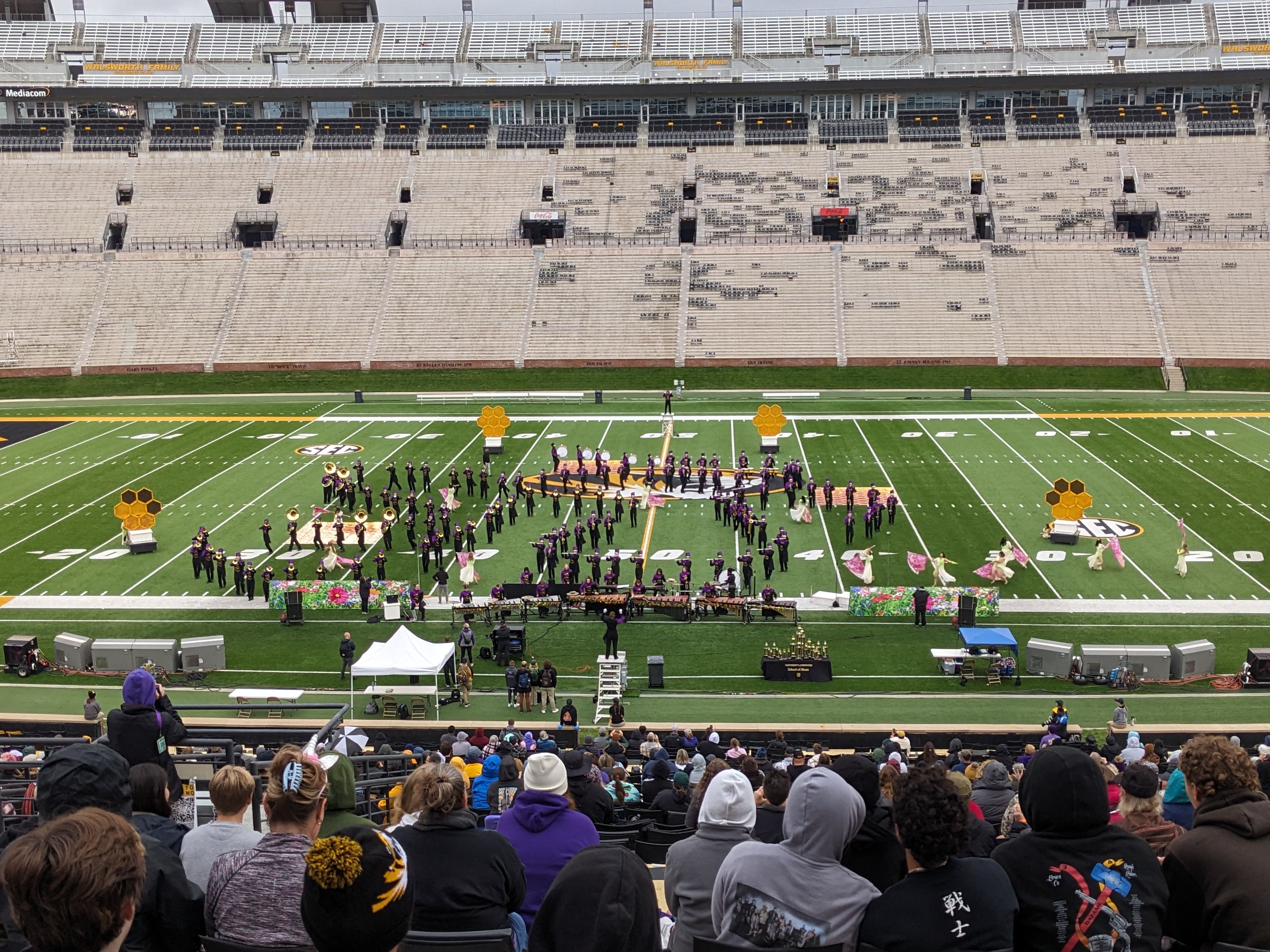 PXL 20231014 215043273