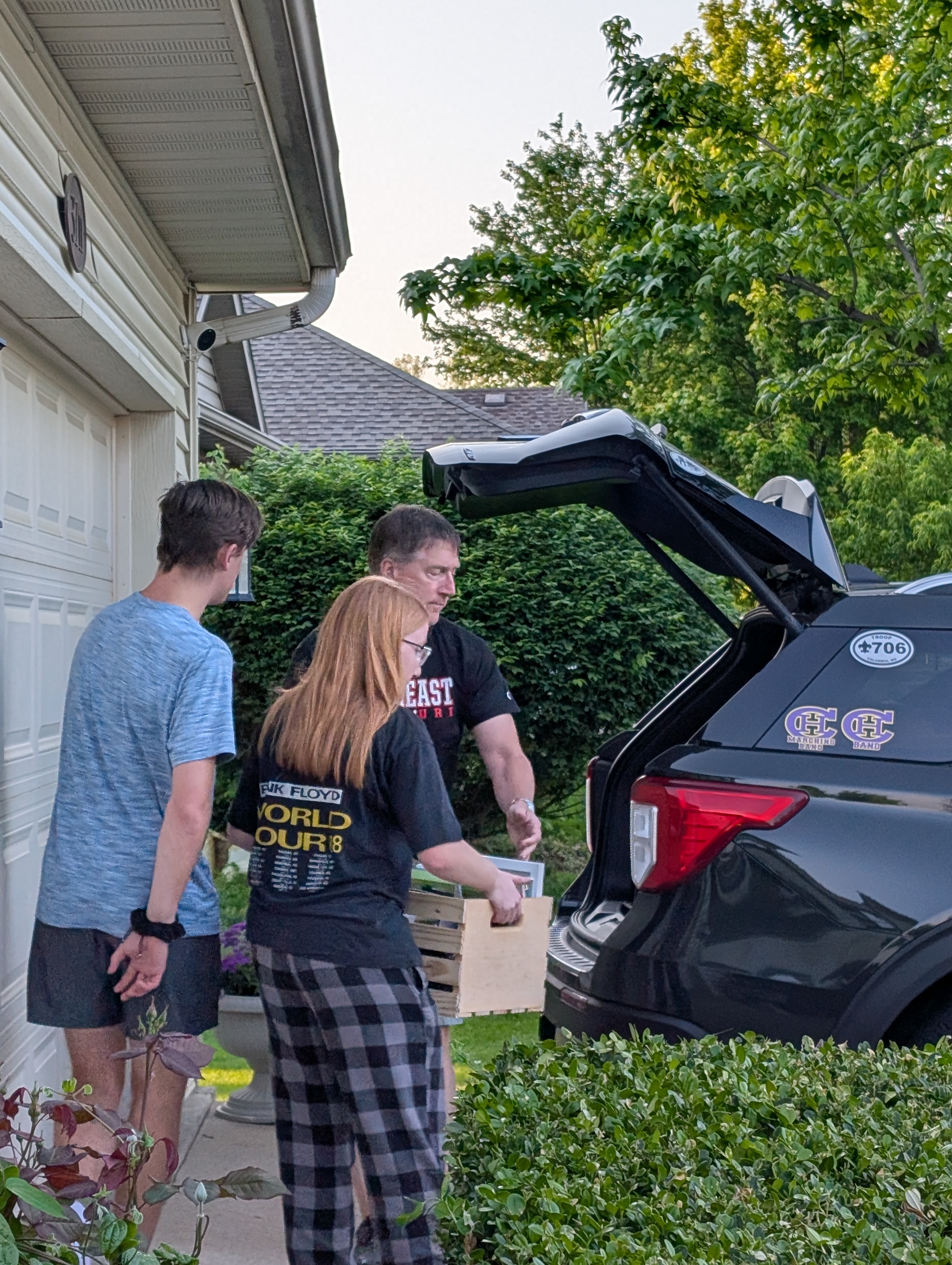 PXL 20250509 001035564